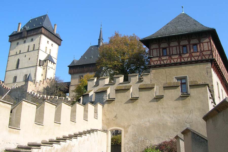 Karljsteinin linna on mainio retkikohde Prahasta.