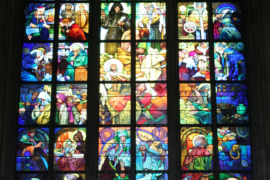 Muchan tekemä lasimaalaus Vituksen katedraalissa. Kuva: Tony Hisgett, Flickr CC
