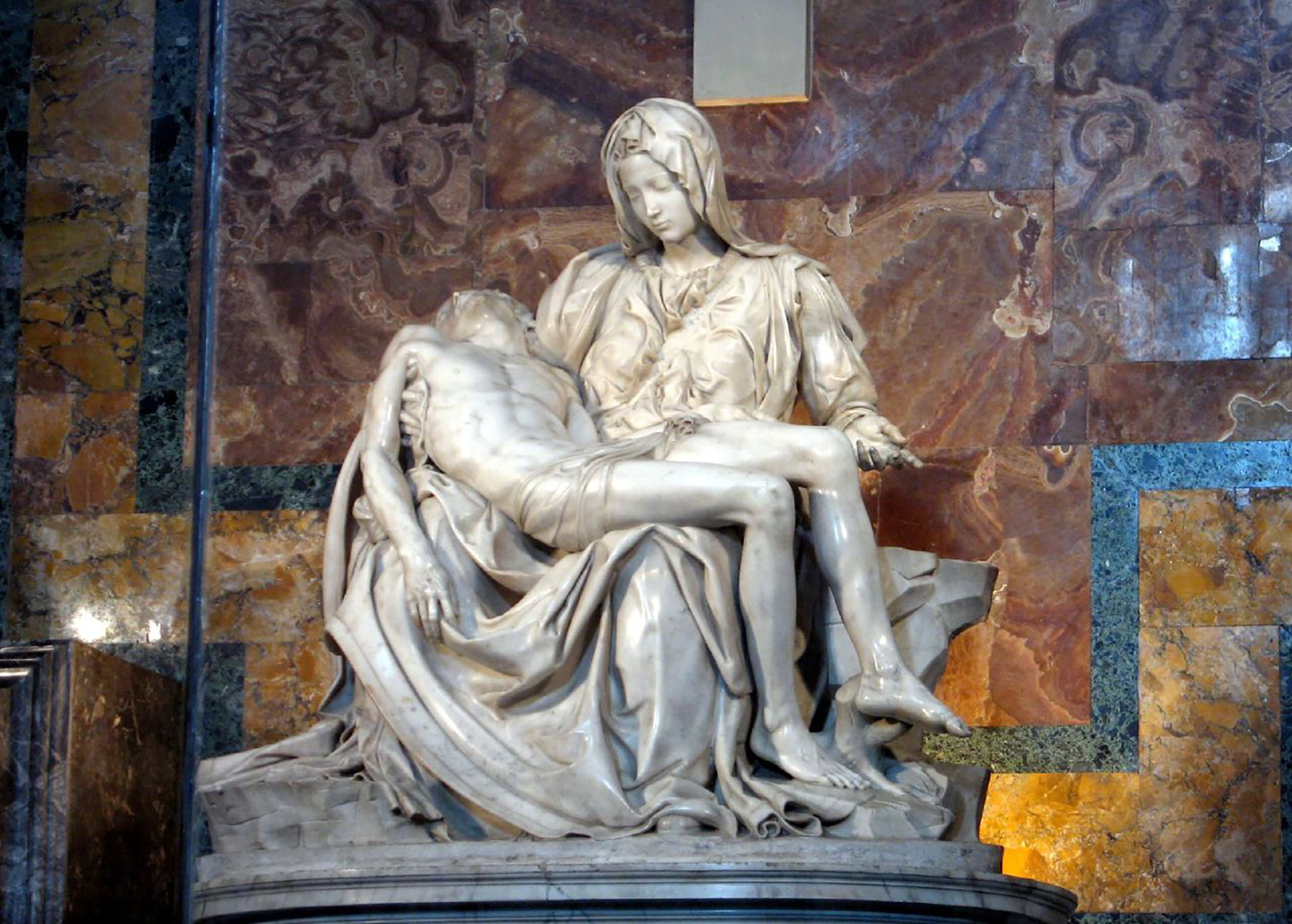 Michelangelon Pietà Pietarinkirkossa on renessanssin hienoimpia taideteoksia © Pierre Metivier Flickr CC